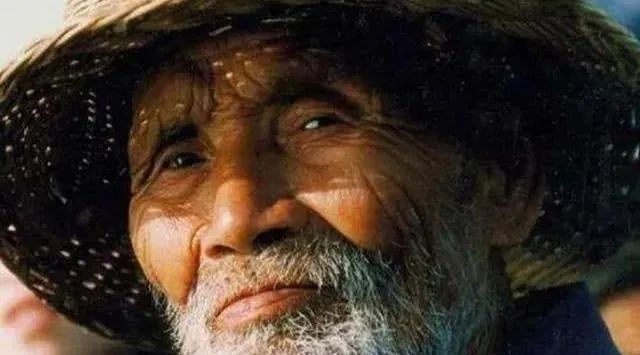 高寿老人活到256岁，被传是地心人？地球内部存在另一种人类？
