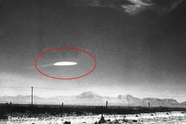 1957年纽约上空出现“UFO”，随后全市电力瘫痪，外星人来了？