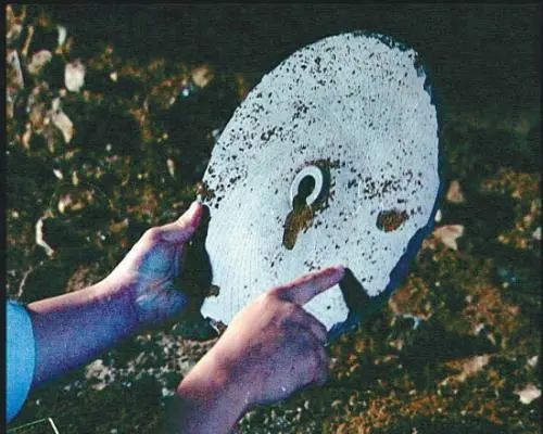 青海神秘山洞，发现诡异石碟，一万年前真有外星生物存在？