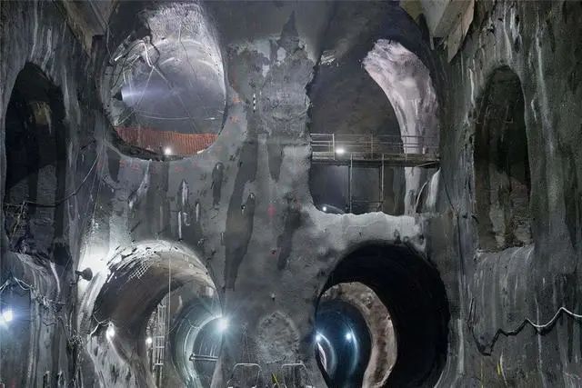 人类是地球上唯一文明吗？科学家发现20亿年前隧道，或说明一切！