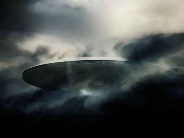 不明飞行物坠入嘉兴鱼塘，已展开调查，是UFO还是陨石？