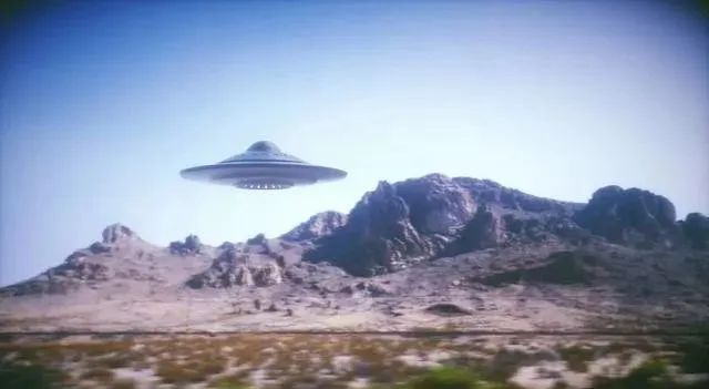 国际空间站再次发现UFO，照片清晰可见其轮廓，是外星人在窥视？