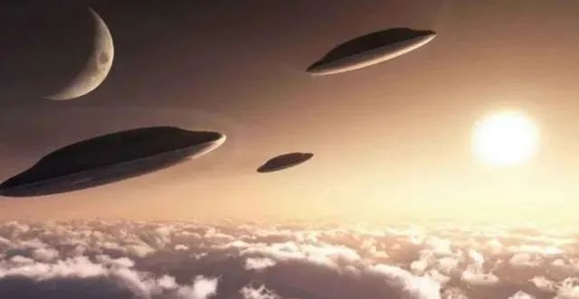 法国人拍到UFO掠过，在月面投下巨大阴影，NASA：称非人类飞行器