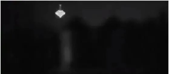 国际空间站再次发现UFO，照片清晰可见其轮廓，是外星人在窥视？