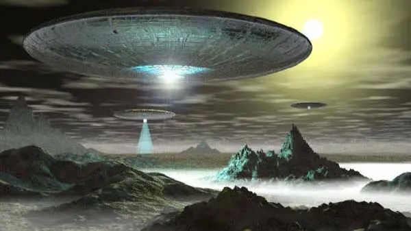 上海外滩拍到不明飞行物，美政府发表UFO文件，外星人真的存在？