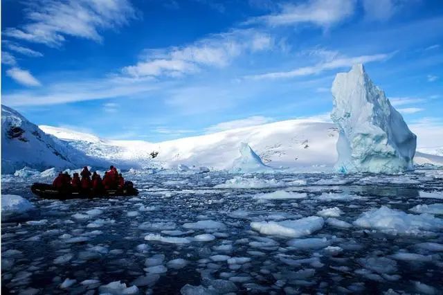 南极冰川融化，科学家却发现了“新东西”，人类该提高“警惕”了