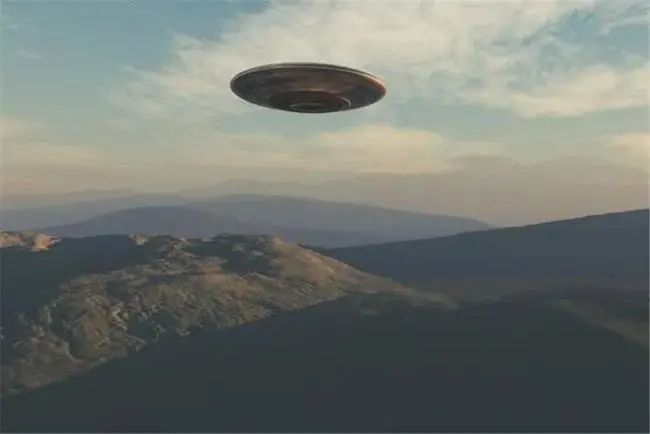 美阿兹台克出现坠毁的UFO，科学家进入驾驶舱，发现了外星人？