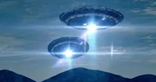 UFO出现后瞬间消失，留下一串神秘数字，外星人在传达信号？