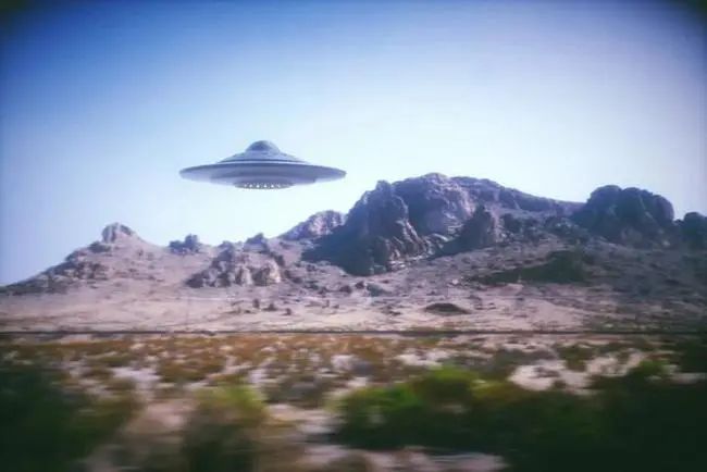 宇航员再次发现UFO踪迹，拍的照片清晰可见，外星人到底要现身？
