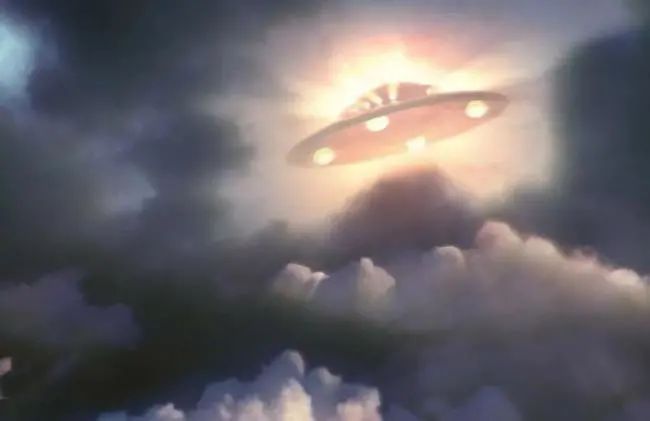 宇航员再次发现UFO踪迹，拍的照片清晰可见，外星人到底要现身？