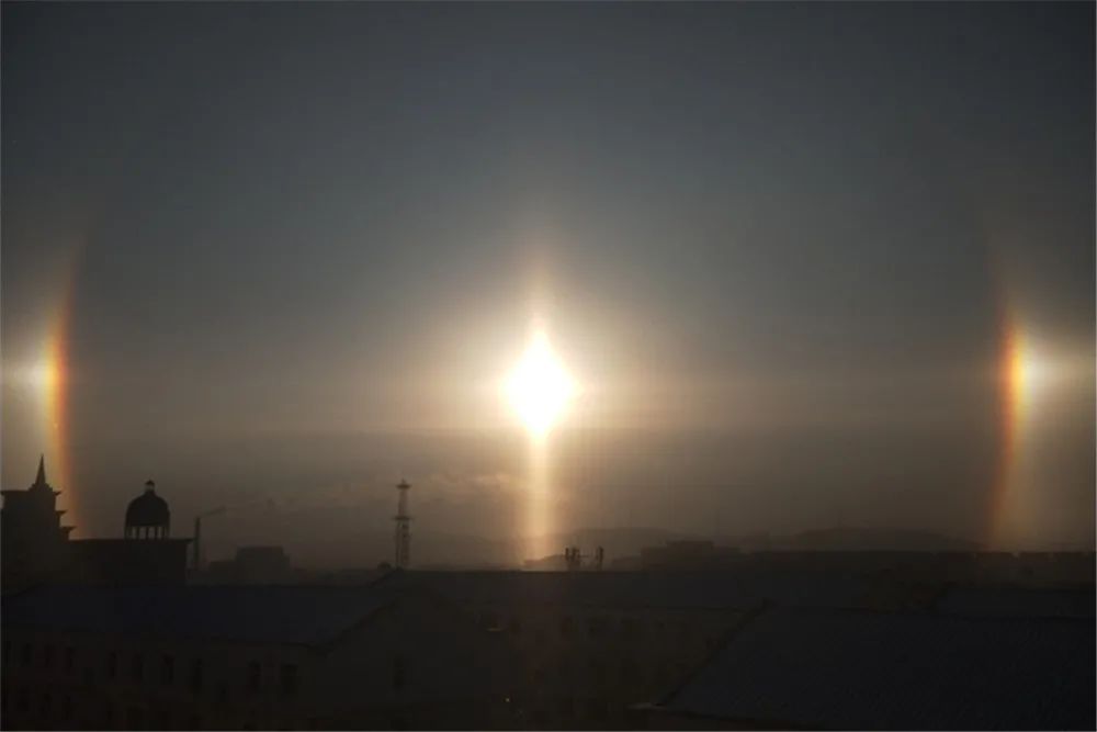 地球又出现“怪事”？北京上空出现“三个太阳”，意味着什么？