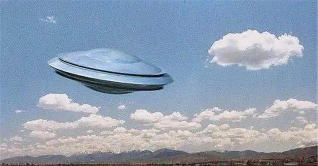 我国东北夜空又现UFO，20分钟后“闪退”，疑似外星人现身！