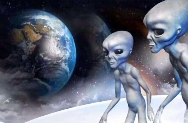 UFO频繁出没海上，地底很有可能存在地心人，科技程度远超人类