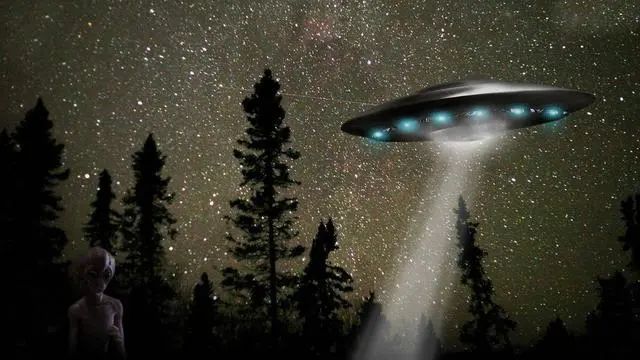 我国东北夜空又现UFO，20分钟后“闪退”，外星人想干什么？