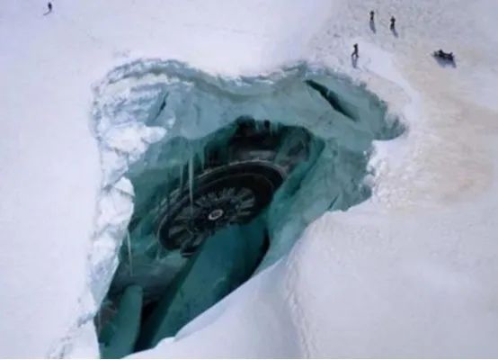 南极有外星人基地？俄罗斯在冰下4000米处发现未知世界，咋回事？
