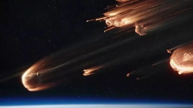 黑龙江上空，有“不明飞行物”划破夜空，是外星人的飞船吗？