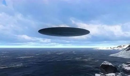 海底发现外星人坠毁的飞碟？直径超60米的金属圆盘，距今有14万年