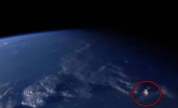 中国空间站刚开始使用，美国却要公布UFO档案，他们有何目的？