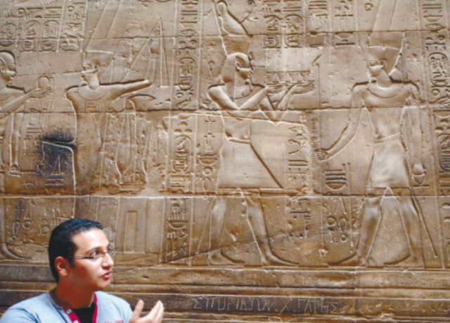 游客曾在埃及发现不明飞行物,外星人进入金字塔,他吓得失禁了