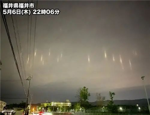 50多个不明光柱进入日本夜空，难道是“不明飞行物”集体出现？