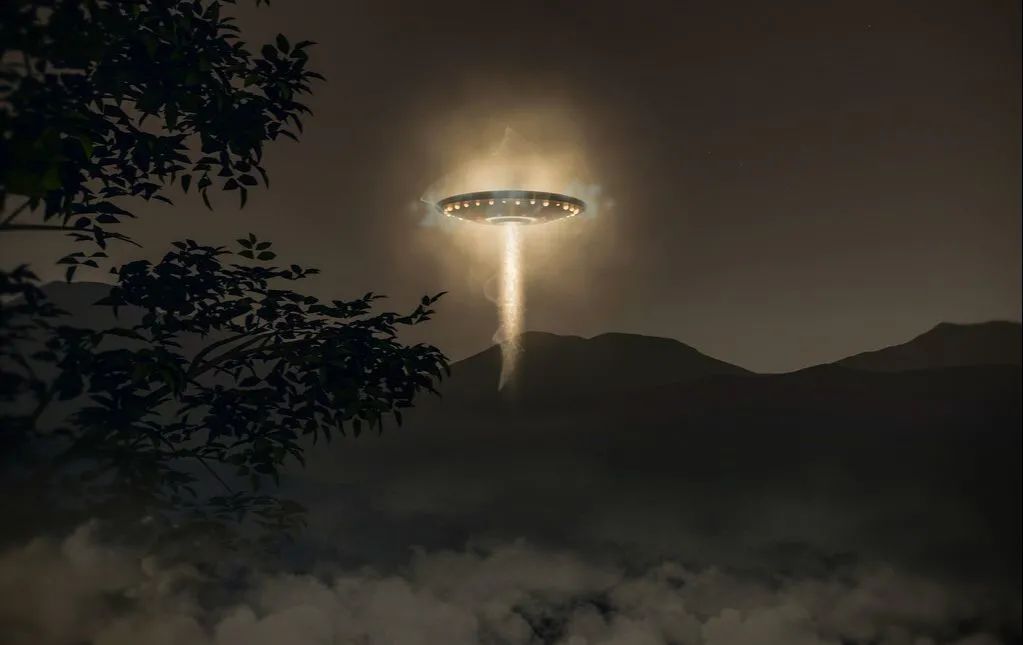 外星人留在地球的灯塔被发现？目击者：UFO在它的导引下频繁起降