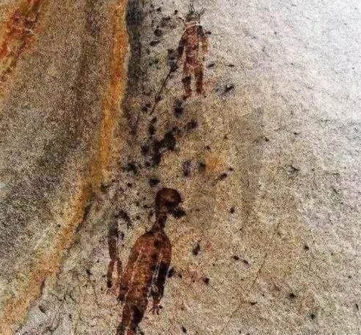 印度曾发现组壁画，飞行器和人物造型怪异，专家：万年前的外星人