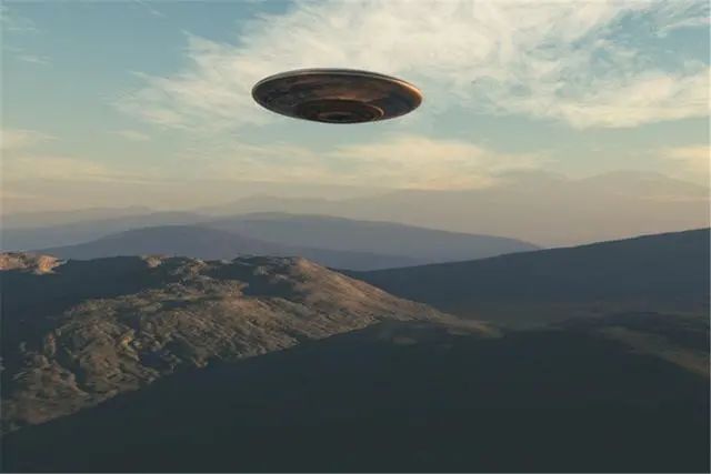 美国阿兹台克出现坠毁的UFO？科学家进入驾驶舱，发现了外星人？