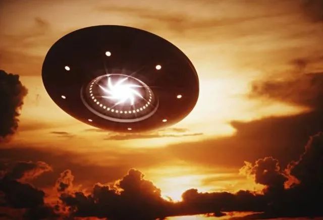 “不明飞行物”出现在黑龙江上空，20秒后消失，UFO真的存在吗？