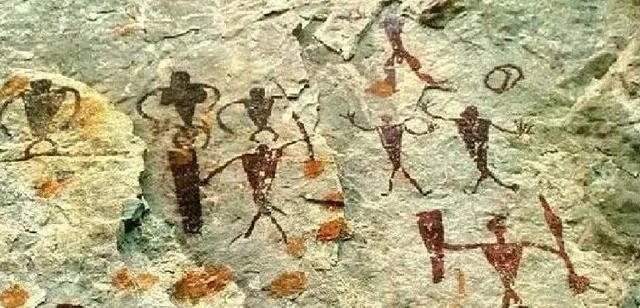 喜马拉雅山上发现壁画，内容是野人交战外星人，人类祖先从何而来！
