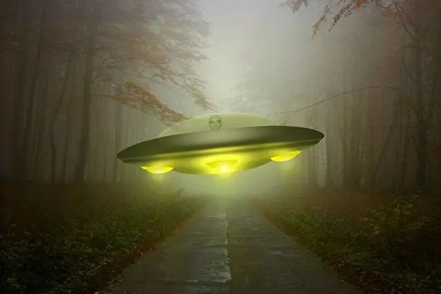 我国东北夜空又现UFO，20分钟后“闪退”，外星人来地球了？