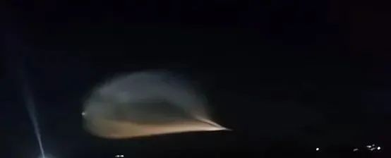 内蒙古也出现UFO, 在空中盘旋1小时后, 消失得无影无踪！