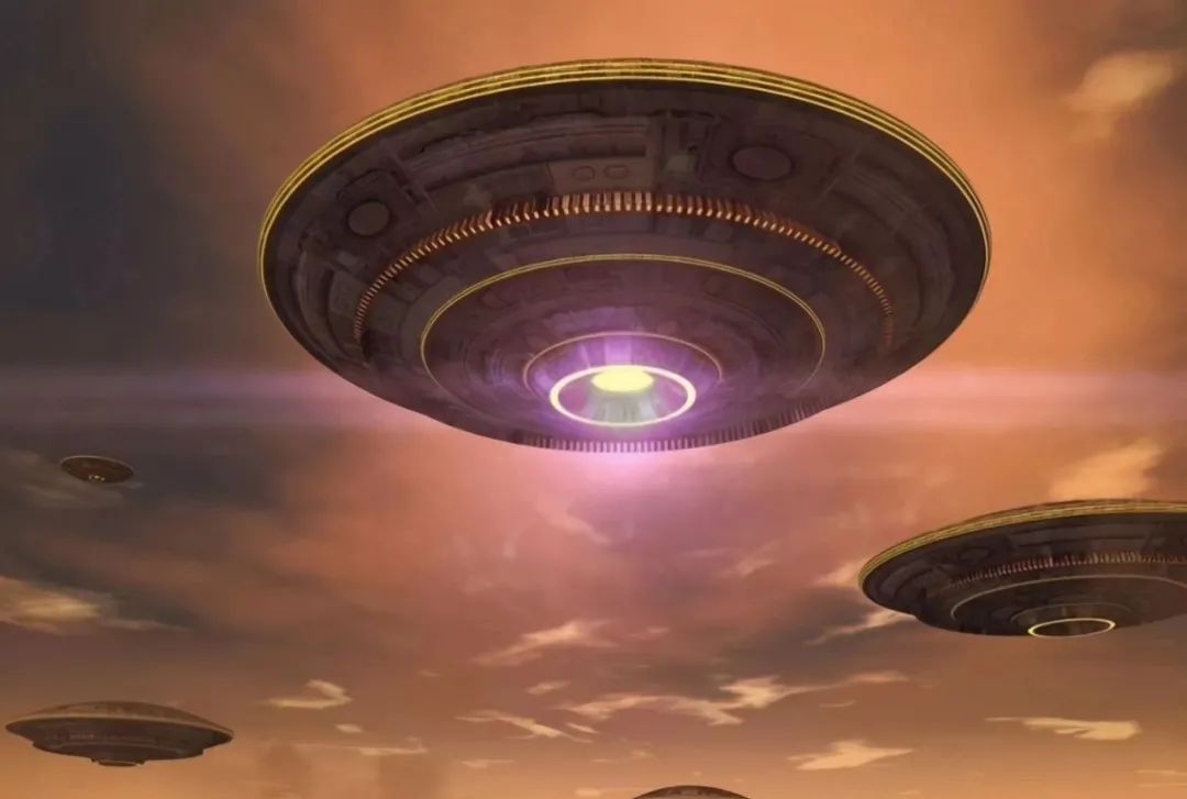UFO又来造访地球？宇航员直播时，网友发现2个神秘光球飞过