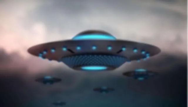 印尼上空出现UFO，垂直落入海中，外星人来了?