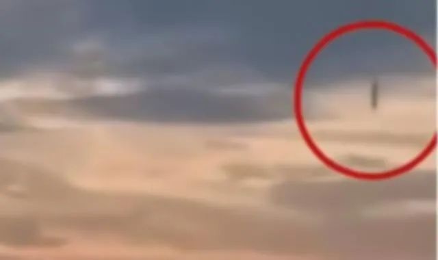 印尼上空出现UFO，垂直落入海中，外星人来了?