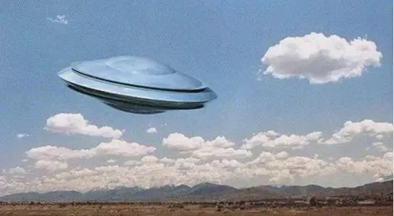 又来一个UFO！贵阳市民拍到新型不明飞行物，全身冒光，能加速飞行