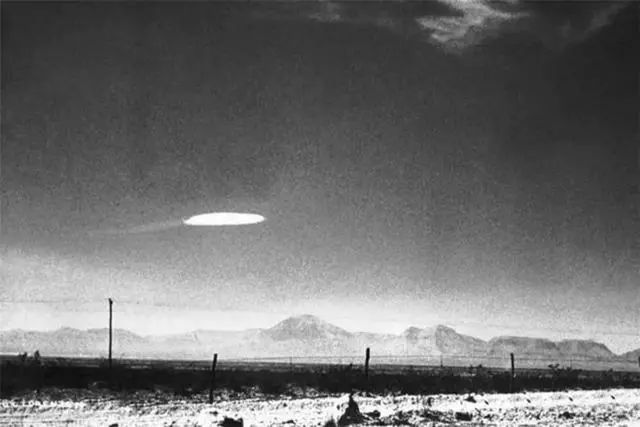 新墨西哥州发现金属碎片，刻有中国汉字，会是外星人UFO碎片吗？