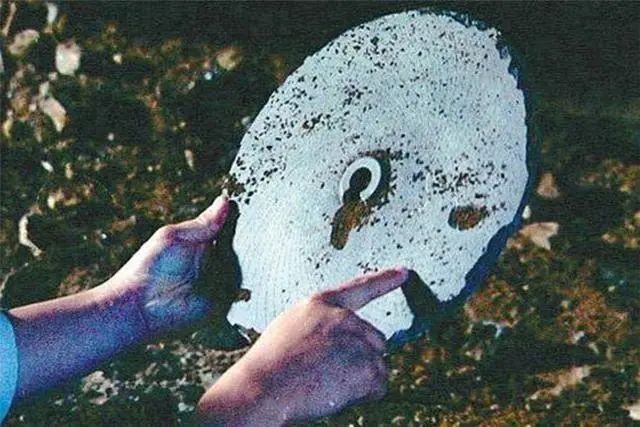 新墨西哥州发现金属碎片，刻有中国汉字，会是外星人UFO碎片吗？