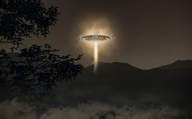 外星人灯塔被发现，目击者称UFO在灯塔指引下频繁起落
