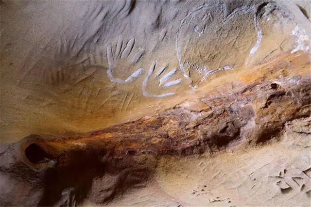 青海德令哈遗址，出现15万年前的“铁管”，出自谁手？