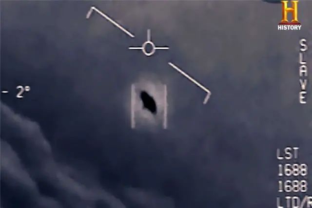 美国上空再次发现不明飞行物，以雪茄状形态出现，真面目是什么？