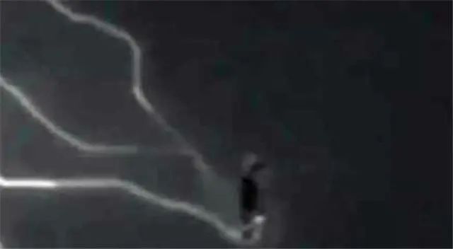 昆仑山被拍到有人“渡劫飞升”的照片？科学家给出专业解释