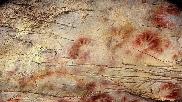 外星人来到过地球？万年前壁画疑似刻画外星人模样，是真的吗？