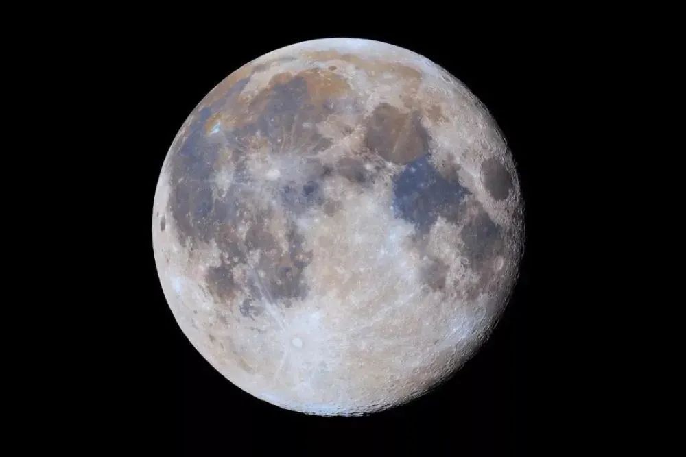 月球还没有死透？发现月球山脊对43亿年前发生的碰撞做出了反应！