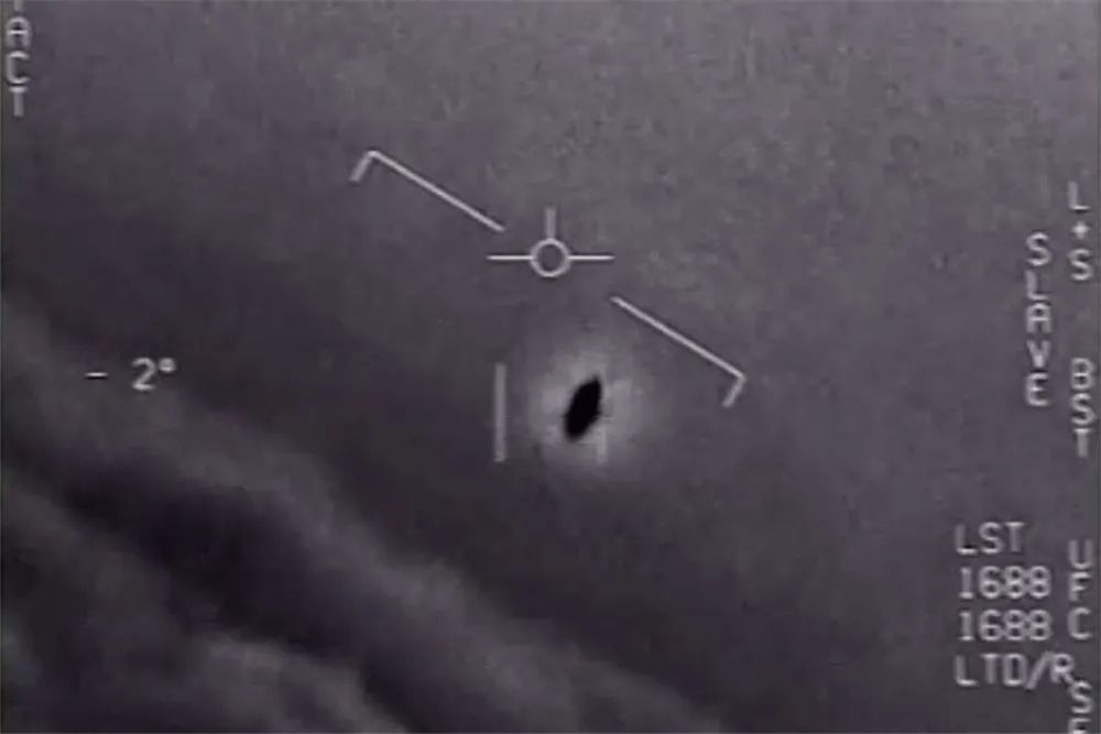 飞行员拍到的照片，美国51区发现“三角物体”，外星人的飞船？