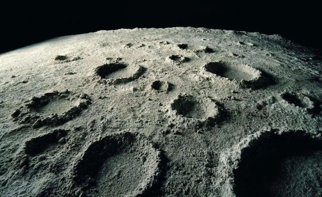 嫦娥三号不敢公开的月球秘密,月球上有外星人基地?