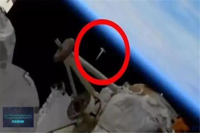 国际空间站发现白色光球，移动速度飞快，会是外星人的UFO吗？