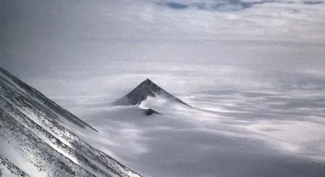 南极的冰层下面发现神秘建筑，这片冰冻陆地上到底有哪些谜团？