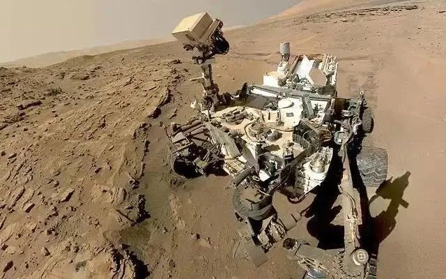 好奇号有了新发现，火星上的零件，会不会成为外星人存在的证据