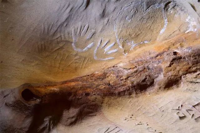 外星人来过地球？青海山洞中发现大量铁管，距今已有15万年！