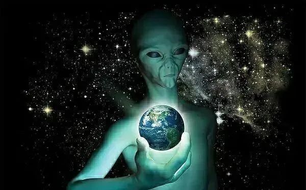 地球是外星生物的实验室！月球是被人放到了地球旁边？